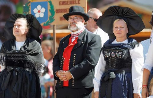 Le rôle du costume dans la tradition Alsacienne